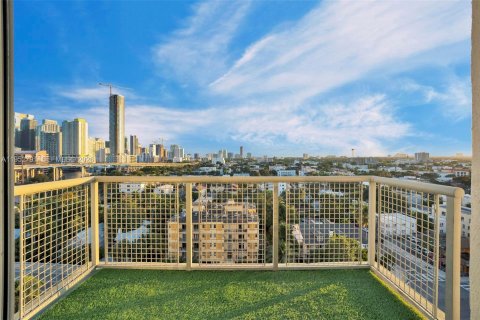 Condo in Miami, Florida, 2 bedrooms № 2054582 - photo 7