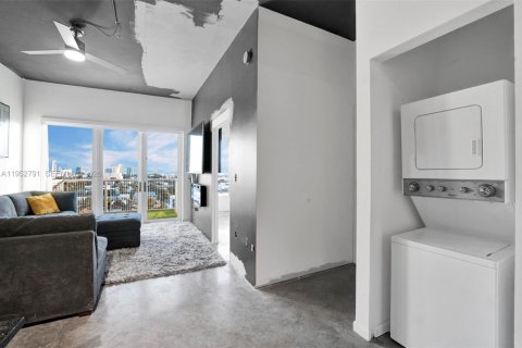 Condo in Miami, Florida, 2 bedrooms № 2054582 - photo 4