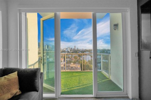 Condo in Miami, Florida, 2 bedrooms № 2054582 - photo 5