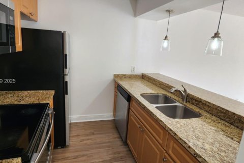 Condo in Doral, Florida, 1 bedroom  № 1983085 - photo 3