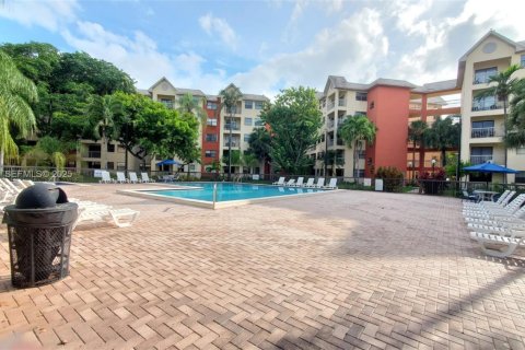 Condo in Doral, Florida, 1 bedroom  № 1983085 - photo 15