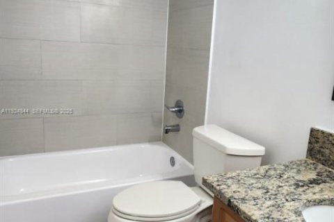 Condo in Doral, Florida, 1 bedroom  № 1983085 - photo 10