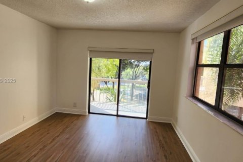 Condo in Doral, Florida, 1 bedroom  № 1983085 - photo 9
