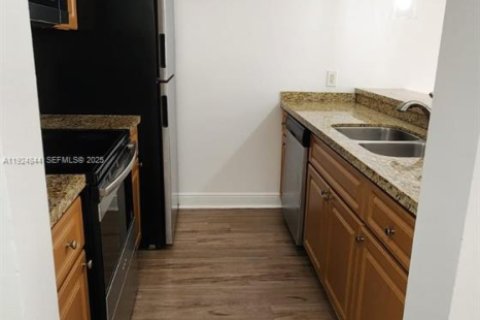 Condo in Doral, Florida, 1 bedroom  № 1983085 - photo 5