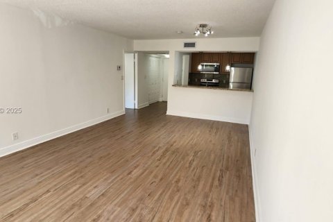 Condo in Doral, Florida, 1 bedroom  № 1983085 - photo 2