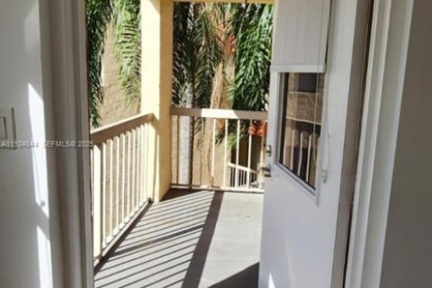Condo in Doral, Florida, 1 bedroom  № 1983085 - photo 13