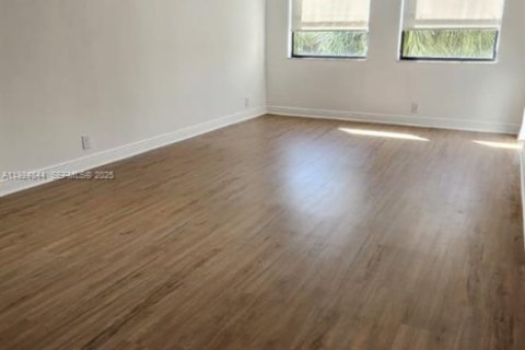 Condo in Doral, Florida, 1 bedroom  № 1983085 - photo 6