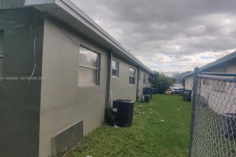 Propiedad comercial en venta en Hallandale Beach, Florida, 195.09 m2 № 2054875 - foto 6