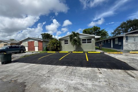 Propiedad comercial en venta en Hallandale Beach, Florida, 195.09 m2 № 2054875 - foto 3
