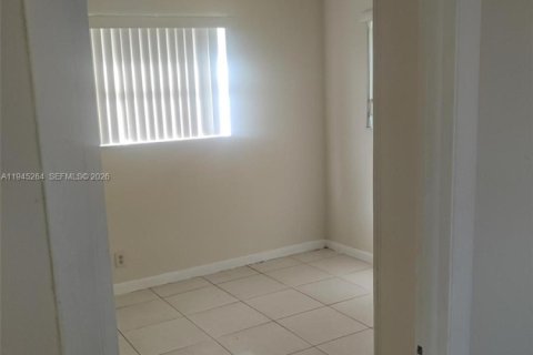 Propiedad comercial en venta en Hallandale Beach, Florida, 195.09 m2 № 2054875 - foto 7