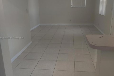 Propiedad comercial en venta en Hallandale Beach, Florida, 195.09 m2 № 2054875 - foto 13