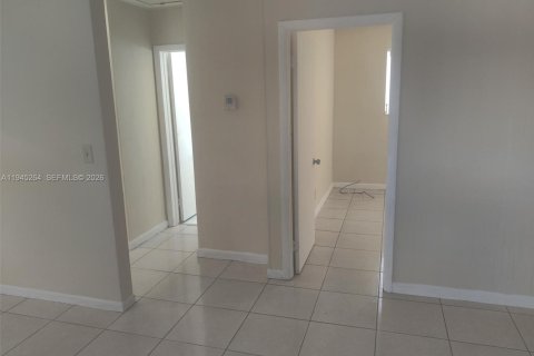 Propiedad comercial en venta en Hallandale Beach, Florida, 195.09 m2 № 2054875 - foto 9