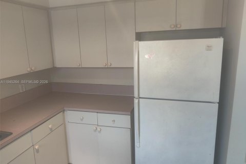 Propiedad comercial en venta en Hallandale Beach, Florida, 195.09 m2 № 2054875 - foto 17