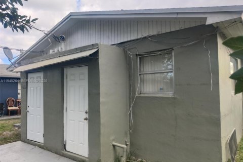 Propiedad comercial en venta en Hallandale Beach, Florida, 195.09 m2 № 2054875 - foto 5