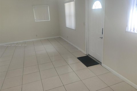 Propiedad comercial en venta en Hallandale Beach, Florida, 195.09 m2 № 2054875 - foto 12