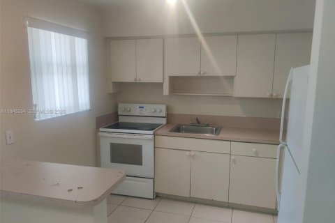 Propiedad comercial en venta en Hallandale Beach, Florida, 195.09 m2 № 2054875 - foto 16