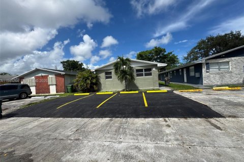 Propiedad comercial en Hallandale Beach, Florida 195.09 m2 № 2054875