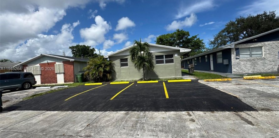 Propiedad comercial en Hallandale Beach, Florida 195.09 m2 № 2054875