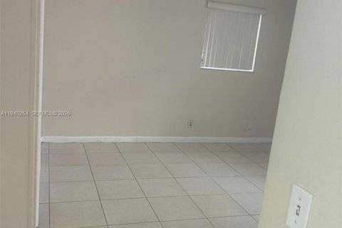 Propiedad comercial en venta en Hallandale Beach, Florida, 195.09 m2 № 2054875 - foto 8