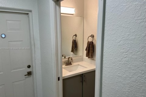 Townhouse in Coral Springs, Florida 3 bedrooms, 146.79 sq.m. № 1703936 - photo 12