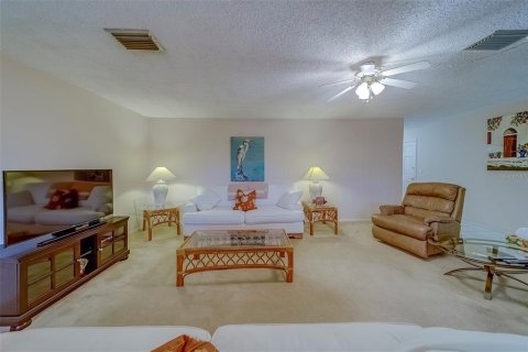 Купить кондоминиум в Семинол, Флорида 5 комнат, 98.01м2, № 1906260 - фото 8