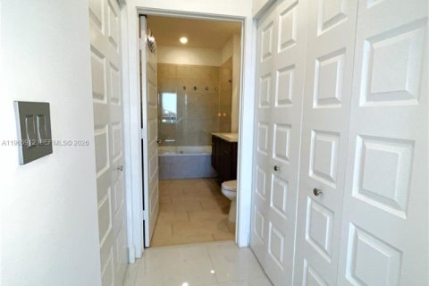 Condominio en venta en Doral, Florida, 2 dormitorios, 104.89 m2 № 2028387 - foto 8