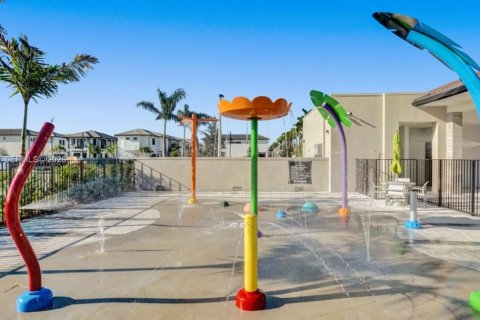 Condominio en venta en Doral, Florida, 2 dormitorios, 104.89 m2 № 2028387 - foto 3