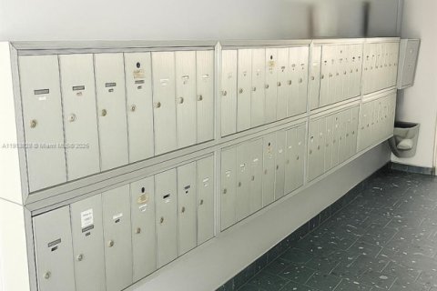 Condo in Miami Beach, Florida, 2 bedrooms  № 2016175 - photo 8