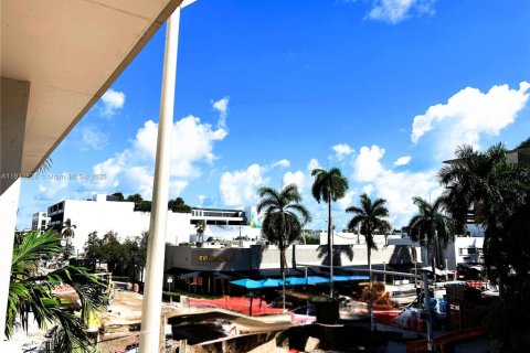 Condo in Miami Beach, Florida, 2 bedrooms  № 2016175 - photo 3