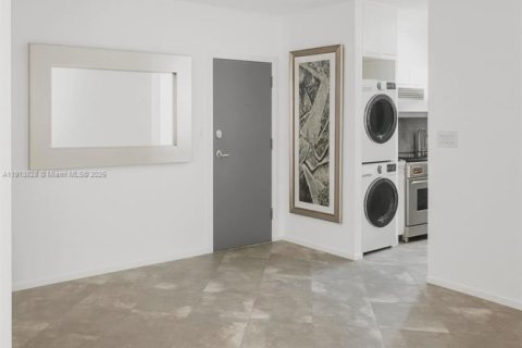 Condo in Miami Beach, Florida, 2 bedrooms  № 2016175 - photo 6