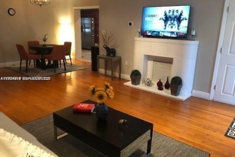 Villa ou maison à vendre à Miami Shores, Floride: 2 chambres, 127.55 m2 № 1993027 - photo 9