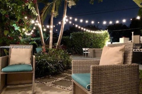 Villa ou maison à vendre à Miami Shores, Floride: 2 chambres, 127.55 m2 № 1993027 - photo 17