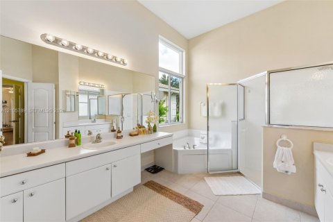 Casa en venta en Pembroke Pines, Florida, 5 dormitorios, 263.29 m2 № 2414307 - foto 26