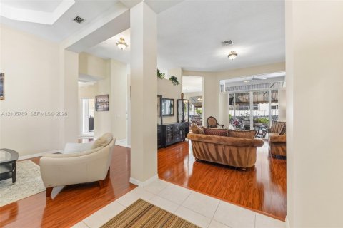 Casa en venta en Pembroke Pines, Florida, 5 dormitorios, 263.29 m2 № 2414307 - foto 5