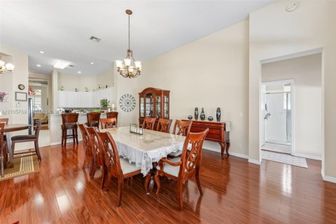 Casa en venta en Pembroke Pines, Florida, 5 dormitorios, 263.29 m2 № 2414307 - foto 11