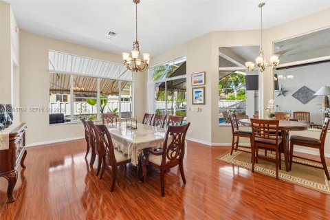 Casa en venta en Pembroke Pines, Florida, 5 dormitorios, 263.29 m2 № 2414307 - foto 9