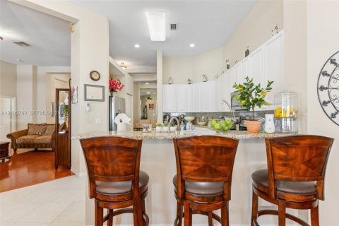 Casa en venta en Pembroke Pines, Florida, 5 dormitorios, 263.29 m2 № 2414307 - foto 16