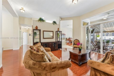 Casa en venta en Pembroke Pines, Florida, 5 dormitorios, 263.29 m2 № 2414307 - foto 7