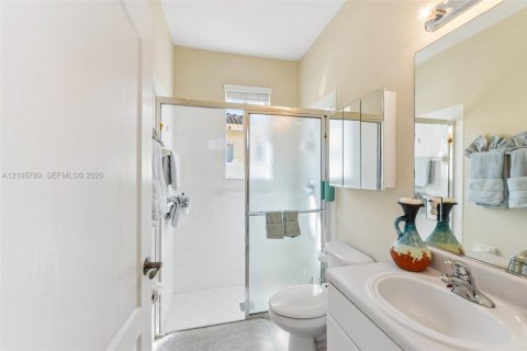 Casa en venta en Pembroke Pines, Florida, 5 dormitorios, 263.29 m2 № 2414307 - foto 21