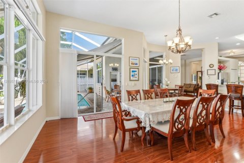 Casa en venta en Pembroke Pines, Florida, 5 dormitorios, 263.29 m2 № 2414307 - foto 10