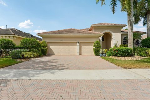 Casa en Pembroke Pines, Florida 5 dormitorios, 263.29 m2 № 2414307