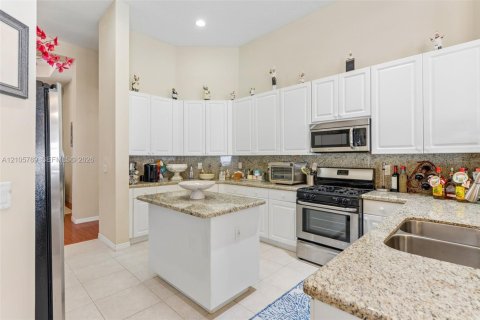 Casa en venta en Pembroke Pines, Florida, 5 dormitorios, 263.29 m2 № 2414307 - foto 12