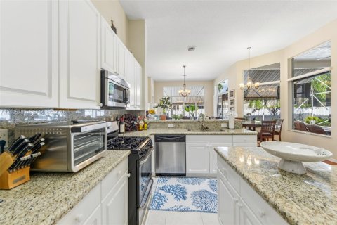 Casa en venta en Pembroke Pines, Florida, 5 dormitorios, 263.29 m2 № 2414307 - foto 15