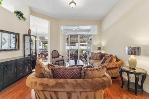 Casa en venta en Pembroke Pines, Florida, 5 dormitorios, 263.29 m2 № 2414307 - foto 6