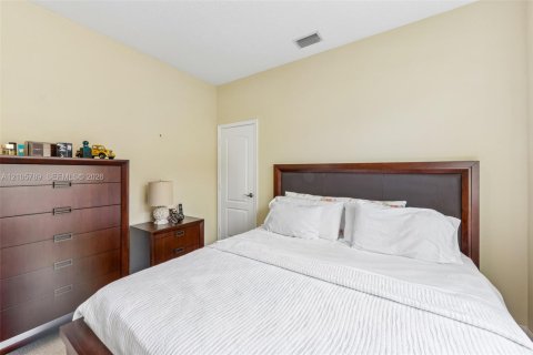 Casa en venta en Pembroke Pines, Florida, 5 dormitorios, 263.29 m2 № 2414307 - foto 24