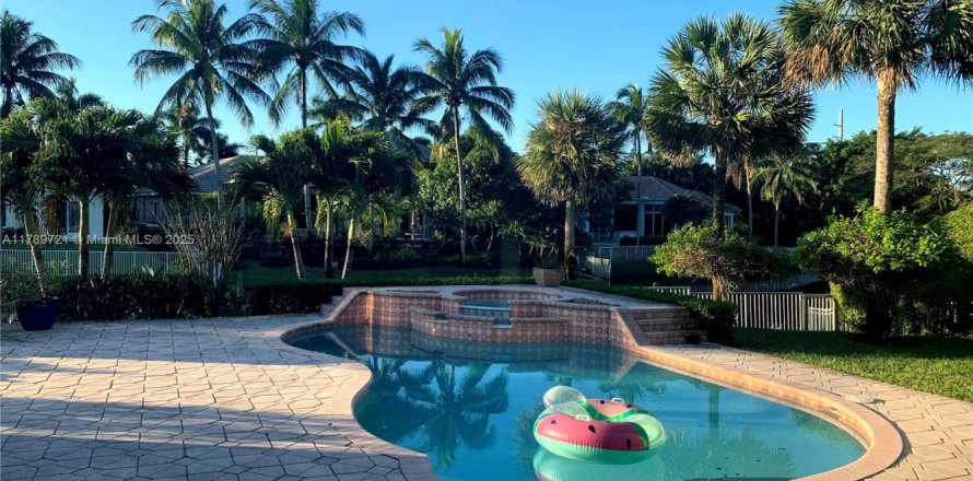 House in Plantation, Florida 4 bedrooms № 1647102