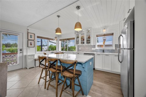 Condo in Hallandale Beach, Florida, 2 bedrooms № 2183762 - photo 6