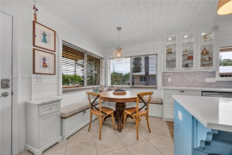 Condo in Hallandale Beach, Florida, 2 bedrooms № 2183762 - photo 10