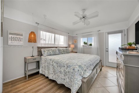Condo in Hallandale Beach, Florida, 2 bedrooms № 2183762 - photo 13
