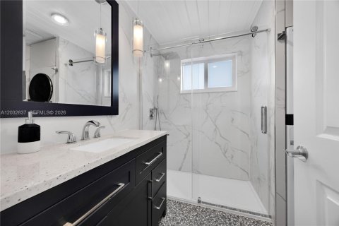 Condo in Hallandale Beach, Florida, 2 bedrooms № 2183762 - photo 15